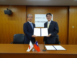 国立体育大学長 学術交流協定更新調印式